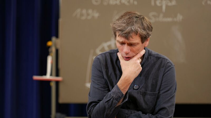 Datei:1. Folge Grundkurs Martin von Mackensen 2024-11-7.jpg